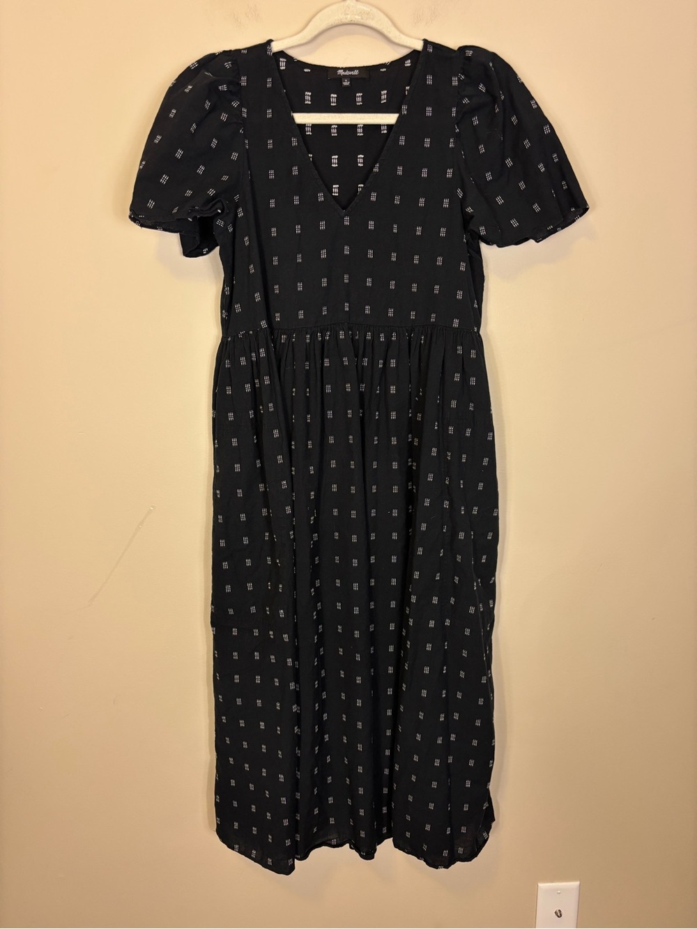 Madewell Women’s Black Printed V-Neck Midi Dress with Puff Sleeves Small